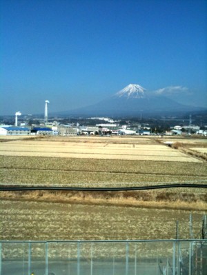 京都にむかう新幹線から。いい天気。